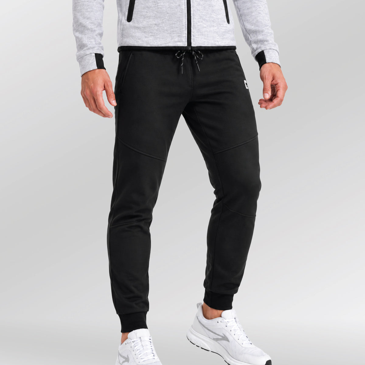 Zwarte Court Tech trainingsbroek heren Urban Progress met sportieve knie-inzetstukken